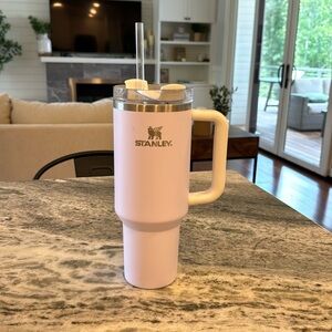 Stanley 40 oz Stainless Steel H2.0
FlowState Quencher Tumbler Wisteria